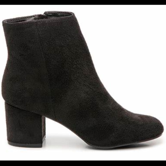 Zigi Soho Nydia Women’s Black Faux Suede Block Heel Round Toe Booties Side Zip 8 - Picture 1 of 8